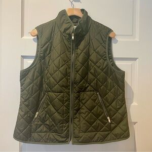 EUC thin quilted vest with gold hardware